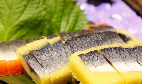 鲱鱼罐头虽然臭,但是新鲜的鲱鱼并没有那么重的味道.