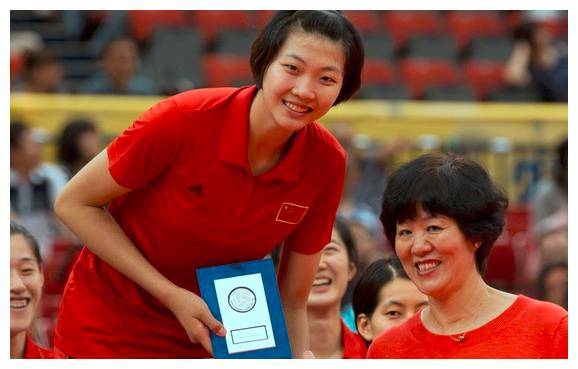 原创中国女排队长迎来新征程球迷热切期盼