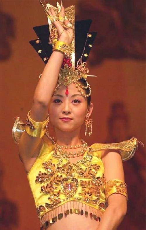 原创16年前因千手观音感动百万国人的舞者邰丽华过得怎么样