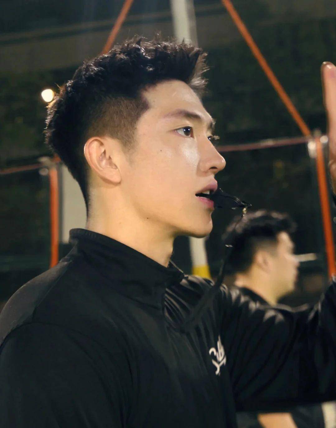 阳光大男孩魅力燃爆!橄榄球肌肉猛男的荷尔蒙狂潮_气质_好身材_运动健