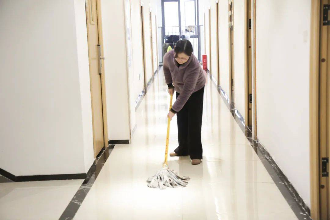 熠熠春光美好如你天籁艺术学校高中部祝每一位天选之女节日快乐