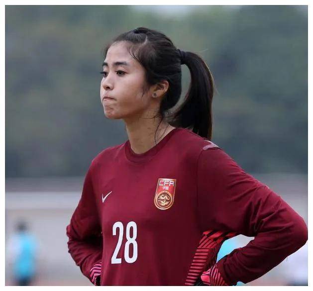 赵丽娜邀周星驰观女足跨界共赴体育盛事突显合作大势所趋