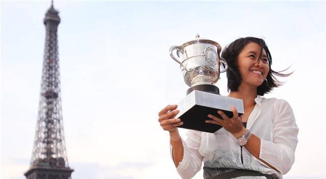 李娜:炒国家队鱿鱼,赛场上让观众闭嘴,她凭什么这么牛_时候_网球_退役