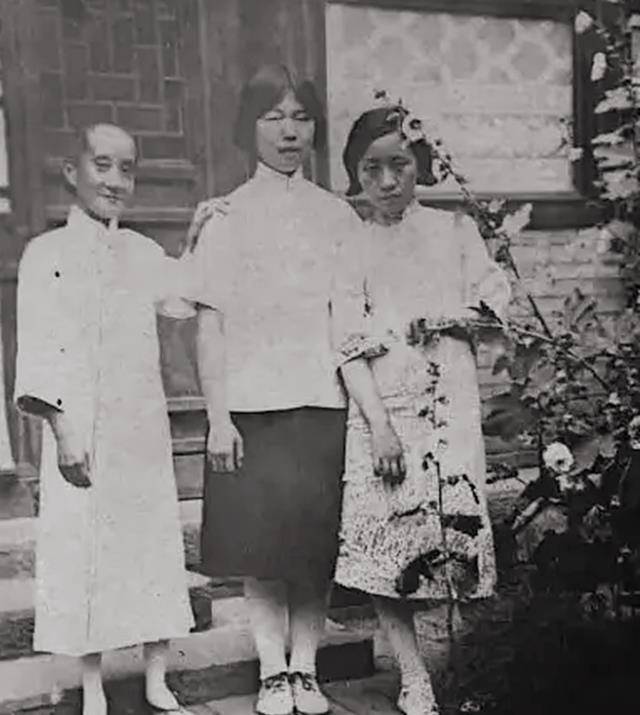 原创鲁迅死后二房停了朱安生活费朱安卖鲁迅的藏书和作品维持生计