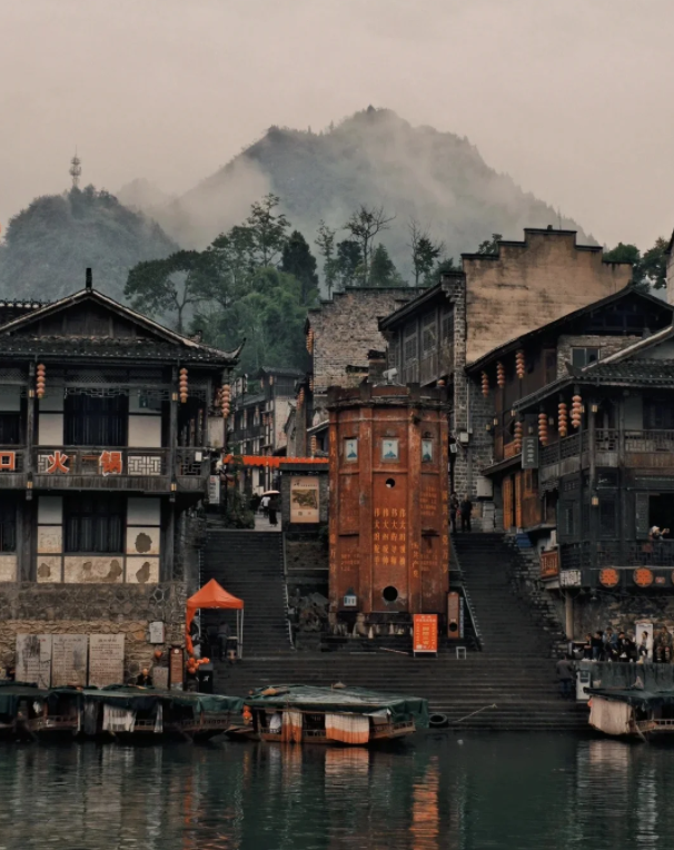 湖南这个小镇,"一脚踏三省",媲美凤凰古镇,而且游客不多_边城镇_文化