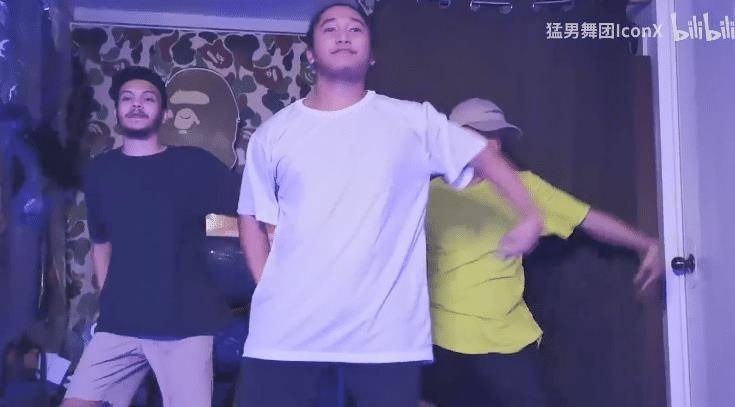 这个名字应该算是网友帮他们取的,当初《新宝岛》这首歌活了,有网友把