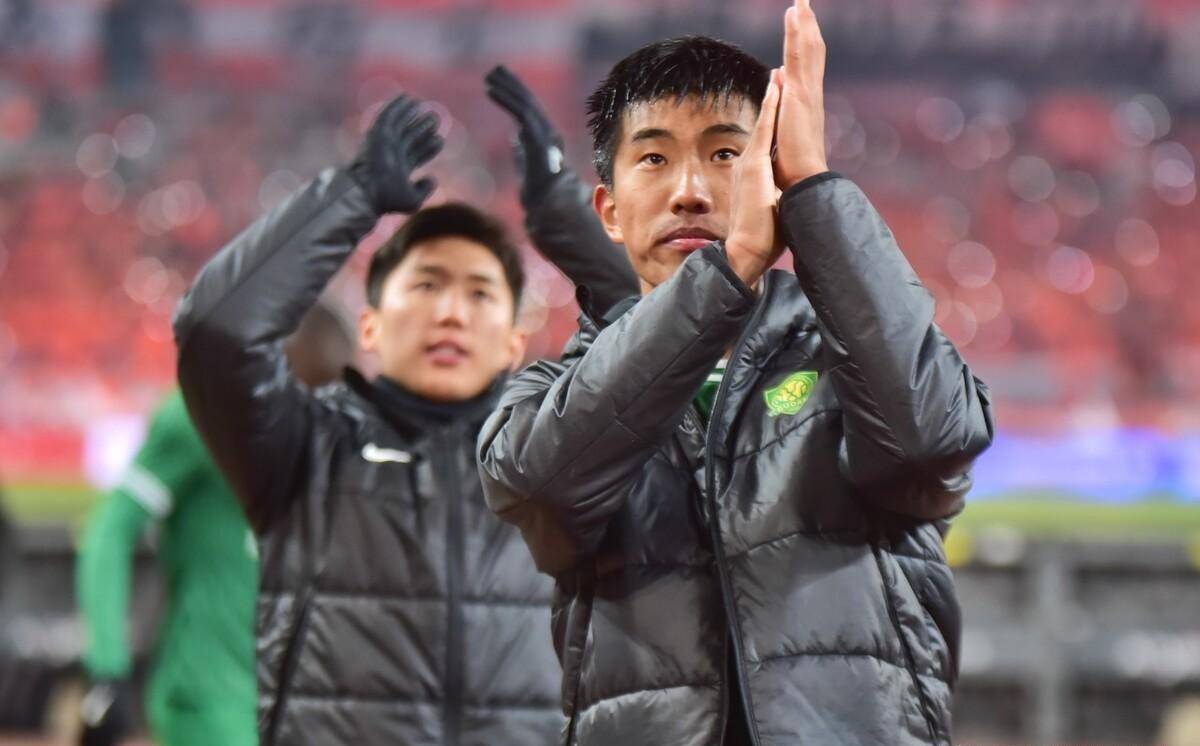 原创心疼国安球迷3分钟柏杨战泰山34次丢失球权被2名山东小将抢爆