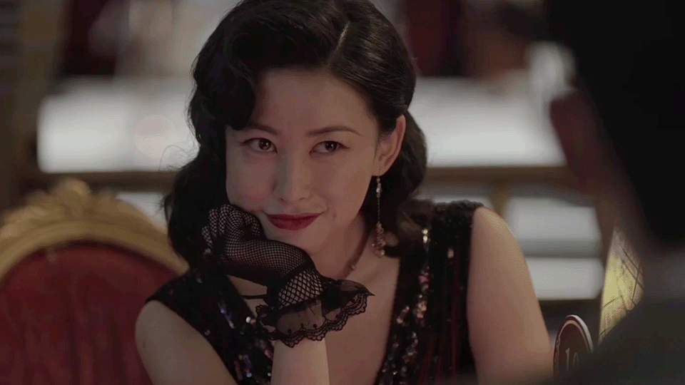 原创朱珠艳而不妖身材时尚玲珑让人一眼万年不愧是知性优雅女神