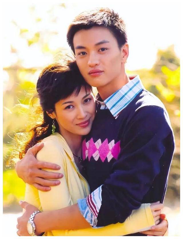 曾经的亮剑女神如今扮嫩尴尬,双马尾显褶子!_童蕾_人生_历史剧