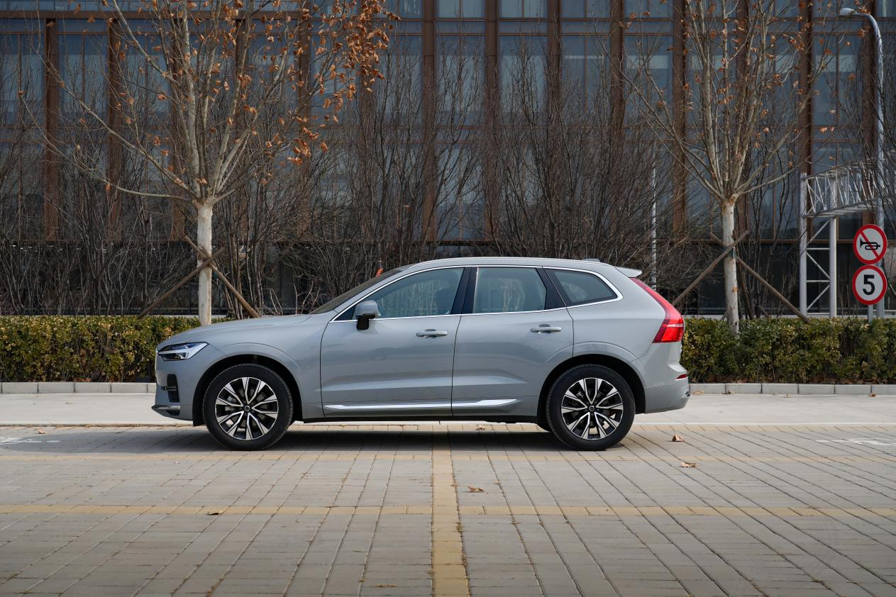 不被城市的两点一线禁锢,选沃尔沃xc60还是发现运动版_搜狐汽车_搜狐