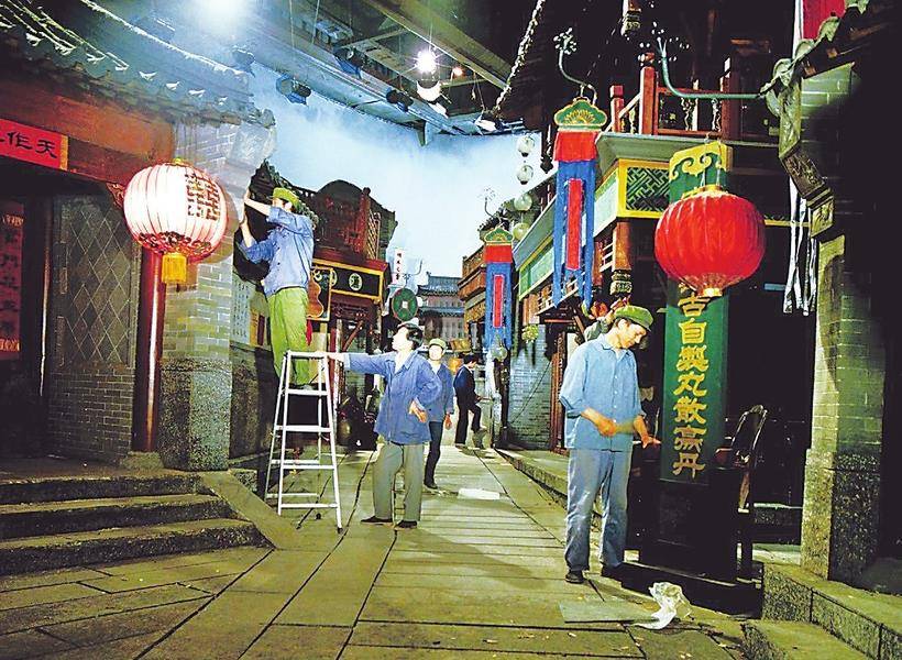 主创们在姑苏古城等江南水乡精选外景,在辽宁北镇大洋影视基地搭建