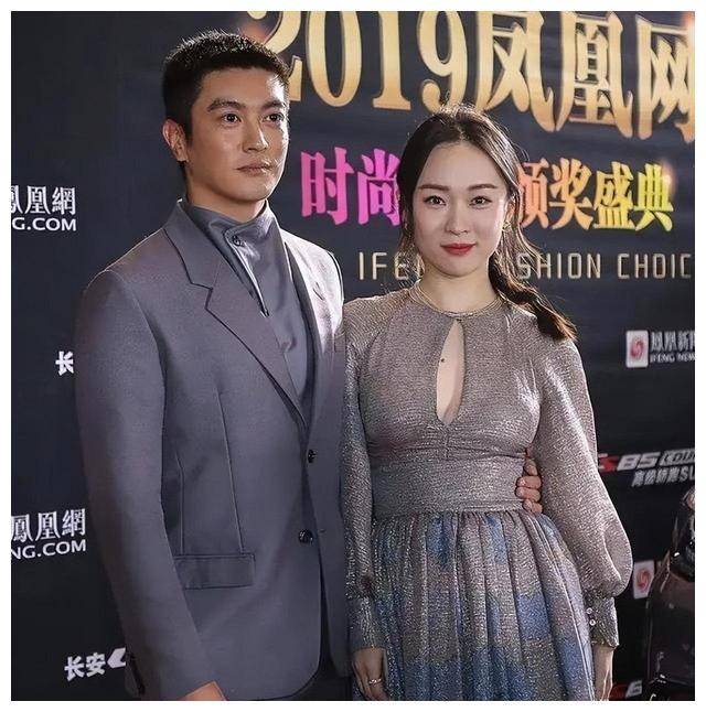 霍思燕杜江难得合体华丽穿搭绽放女王气场与杜江年龄差距4岁