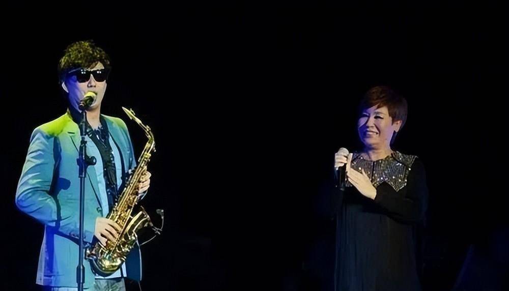 捧红萧煌奇,一首歌红了13年,她的人生没那么简单_黄小琥_女儿_音乐