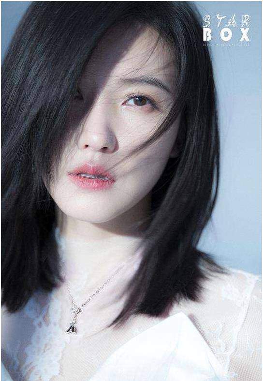 原创出生40多天被父母丢弃做歌手万年不红拍戏却成最美薇女郎