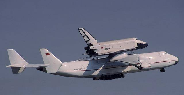 原创和安225放在一块才明白c5运输机究竟有多大何为巨无霸