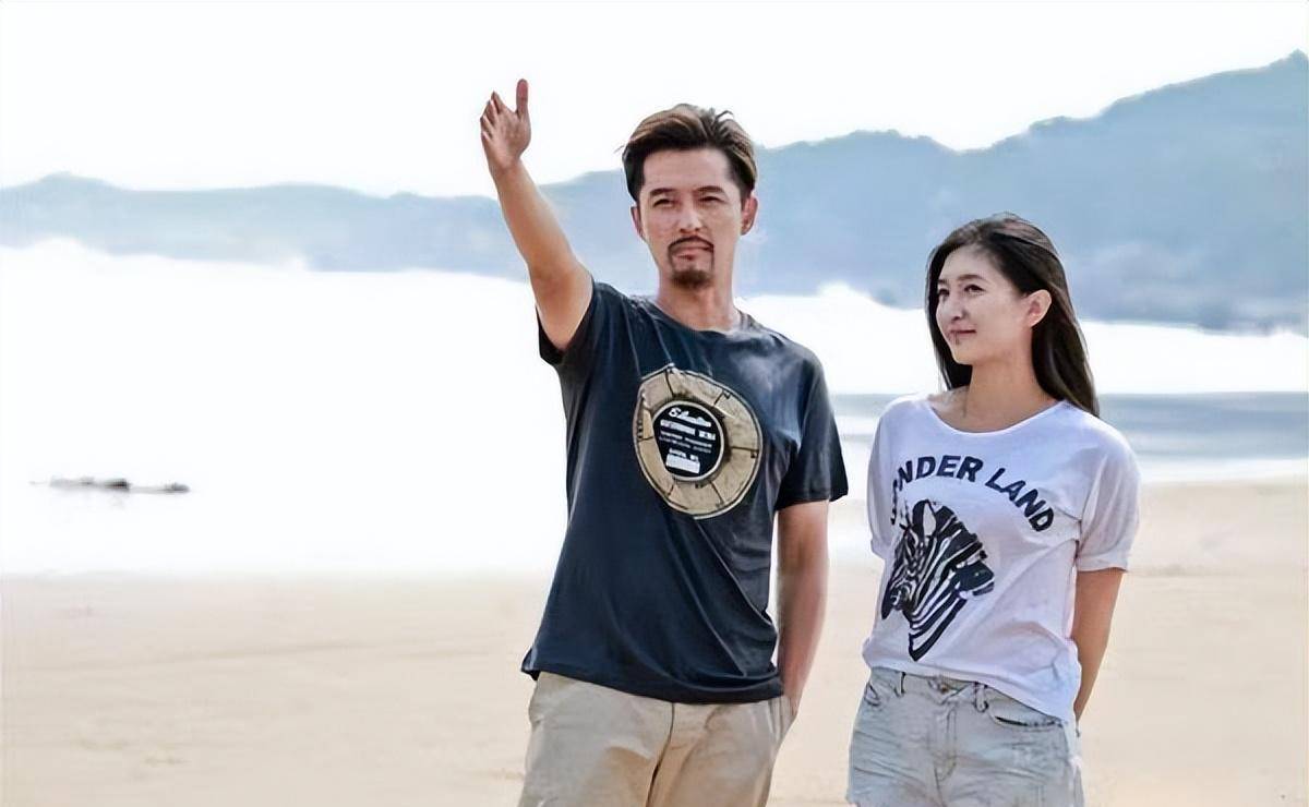 错过薛佳凝之后一直感到很遗憾,后来与江疏影相恋,在台上两人看起来还