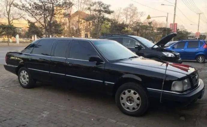 红旗ca7240l是1998年亮相的新车型,它与1996年的ca