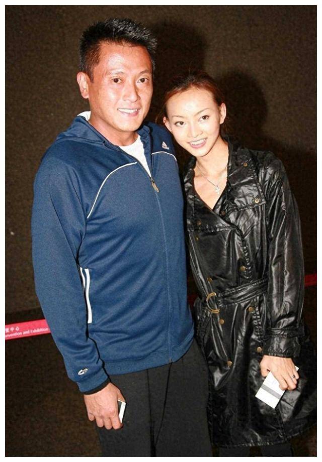 张利华前魏骏杰夫人颜值逆袭成为名媛生活光彩夺目