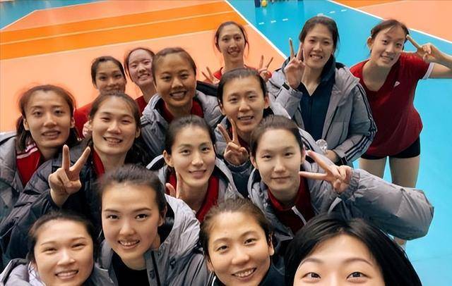 原创天津女排四朵金花更新动态队长姚迪缺席引发关注