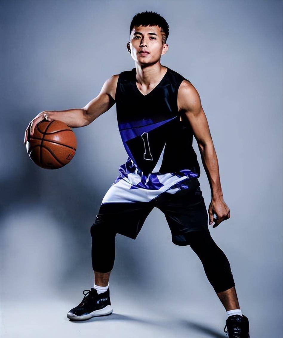 目前,首发(韩旭,李梦,黄思静,杨利伟,王思雨,李缘,张茹,刘羽桐,潘振琪