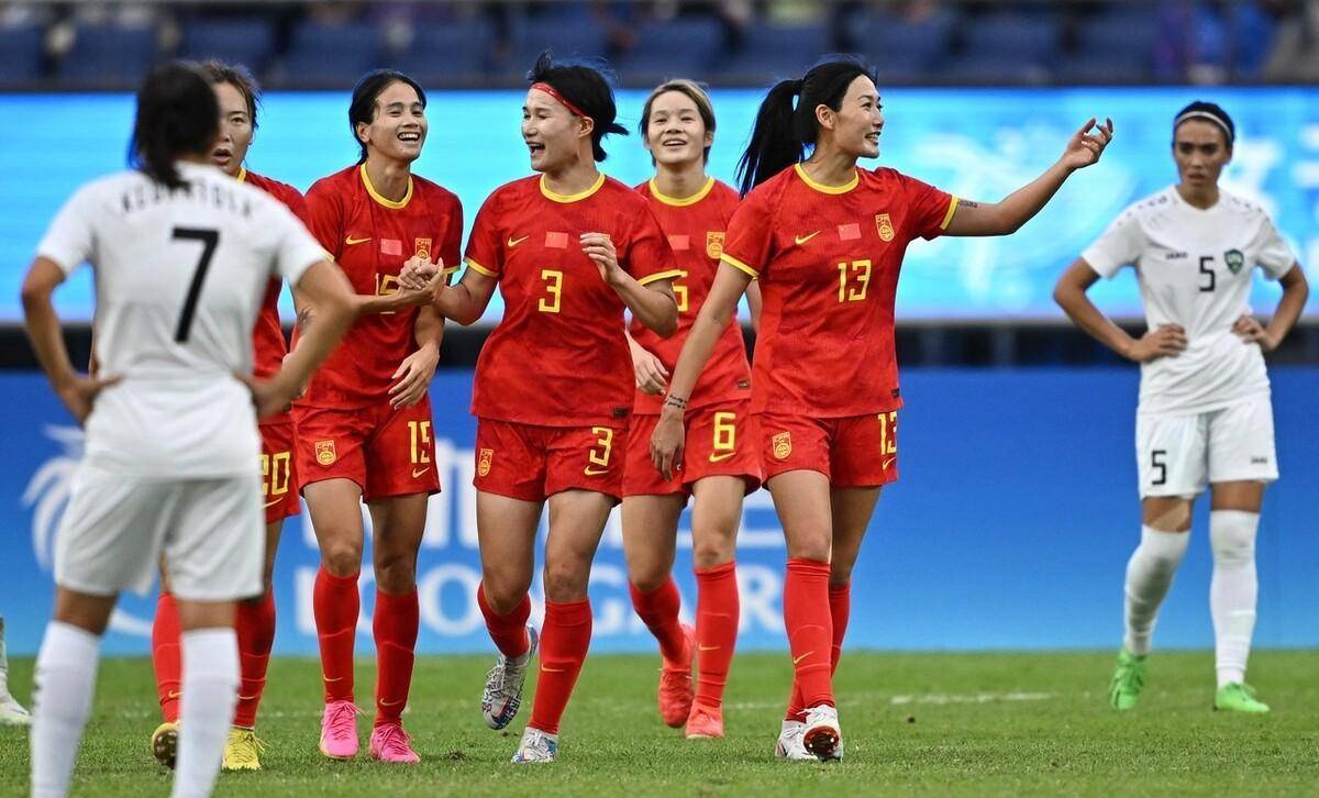 0-2!女足复制男足表现,球技输国外,颜值身材完胜,末轮要进8球