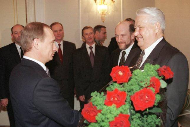 为何主动辞职,还坦言过去的自己太幼稚_俄罗斯_普京_家族