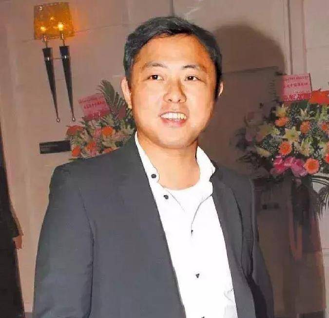 原创小伙在澳门闯荡成为富豪到美国去开赌场富豪亲自上门送钱