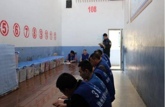 原创拘留所与看守所有啥区别那些犯人们都是如何度过的