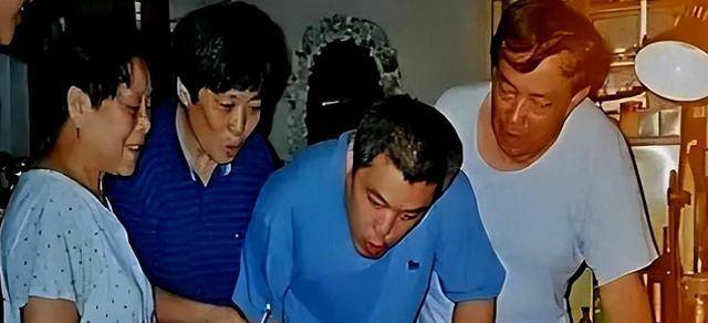 捧红刘晓庆的名导被爆85岁死于一夜风流三个儿子两个智障