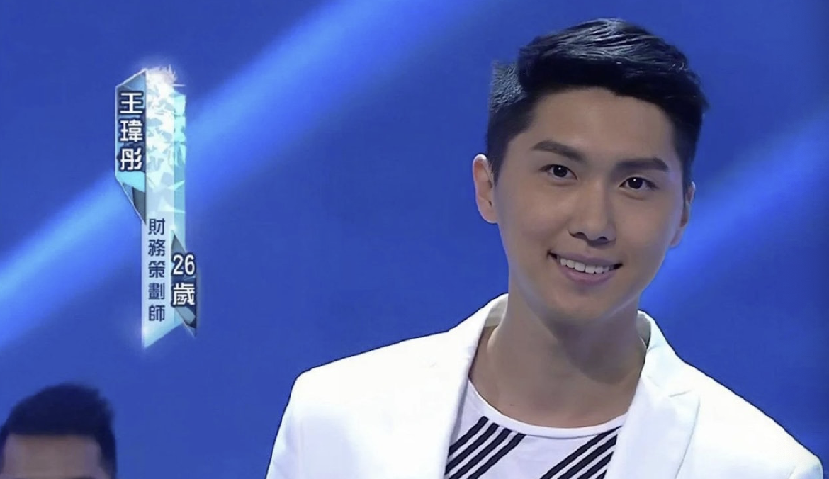 原创王浩信弟弟卖保险年薪82万已晋升保险精英身高186cm外在出众