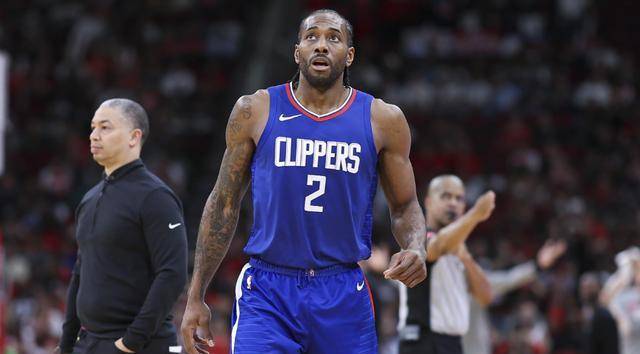 其中,保罗·乔治(paul george)本场比赛不仅在阵地进攻端展现出色组织