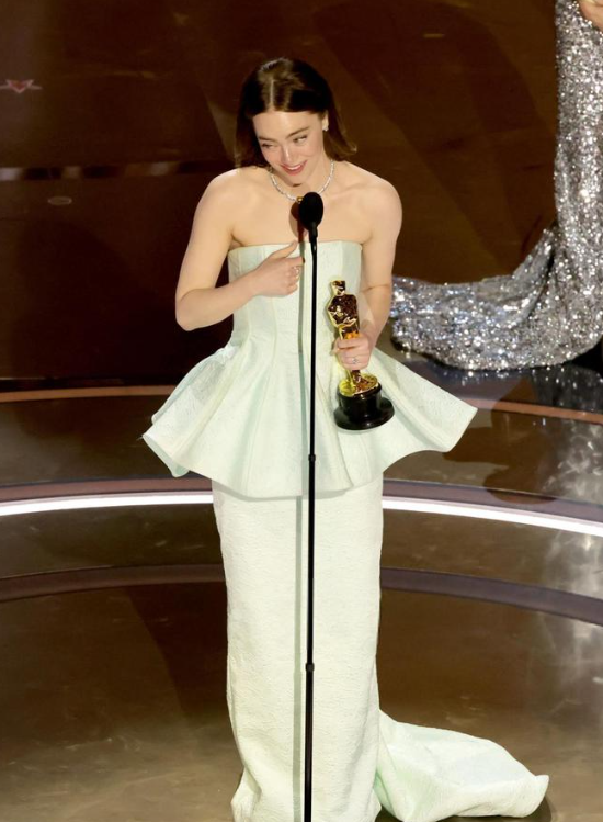 原创二封奥斯卡影后艾玛斯通获得最佳女主角