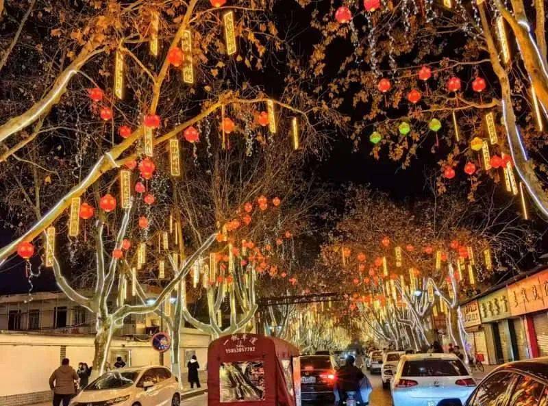 花灯璀璨(作者:陈雨欣)美食美刻(作者:李昱炳)城北风光(作者:徐文静)