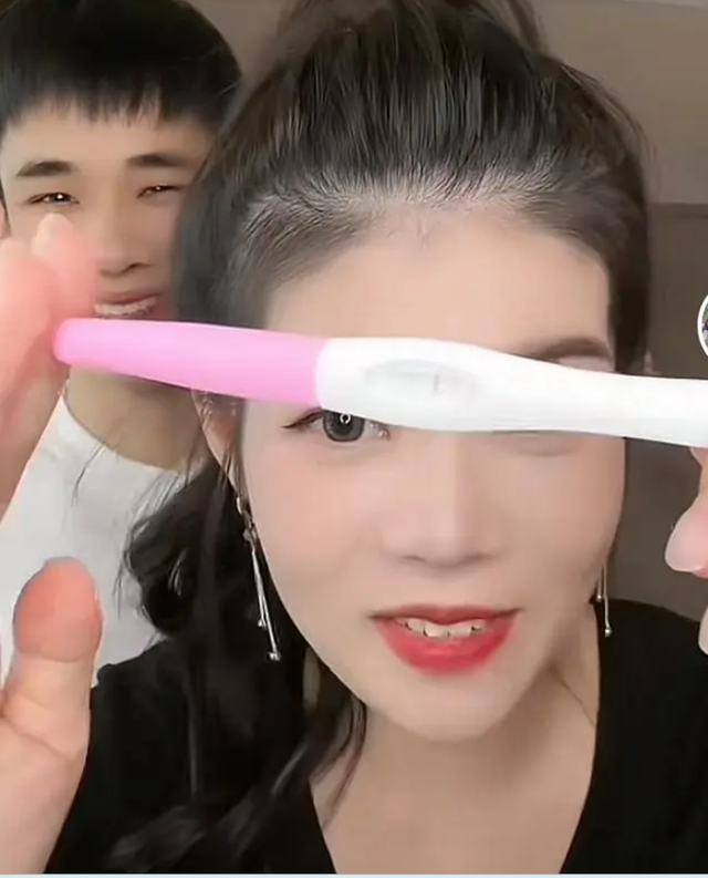 网红陈三废妻子怀上第五胎,第四胎女儿不足1岁,坚持母乳喂养_陈橙