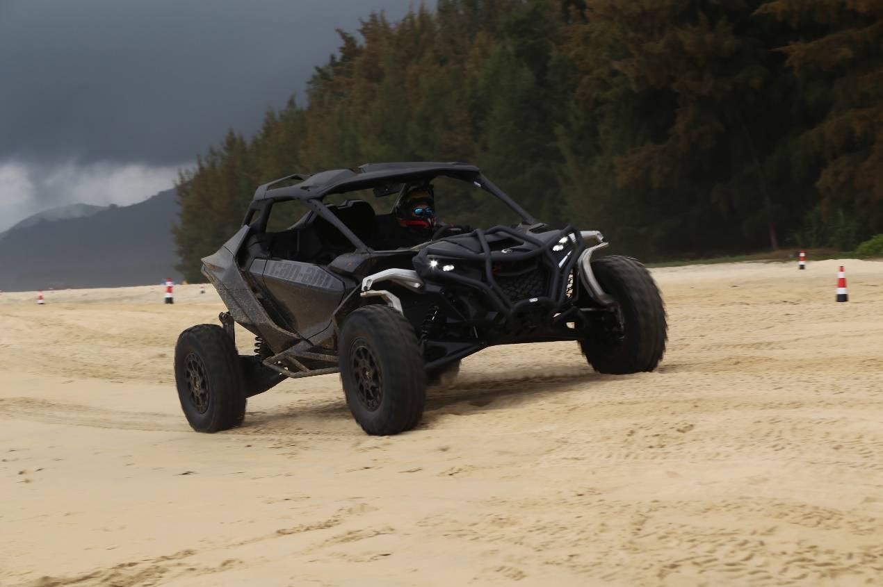 庞巴迪brp can-am全地形车2024新品体验 纯粹野趣/天然乐享_搜狐汽车