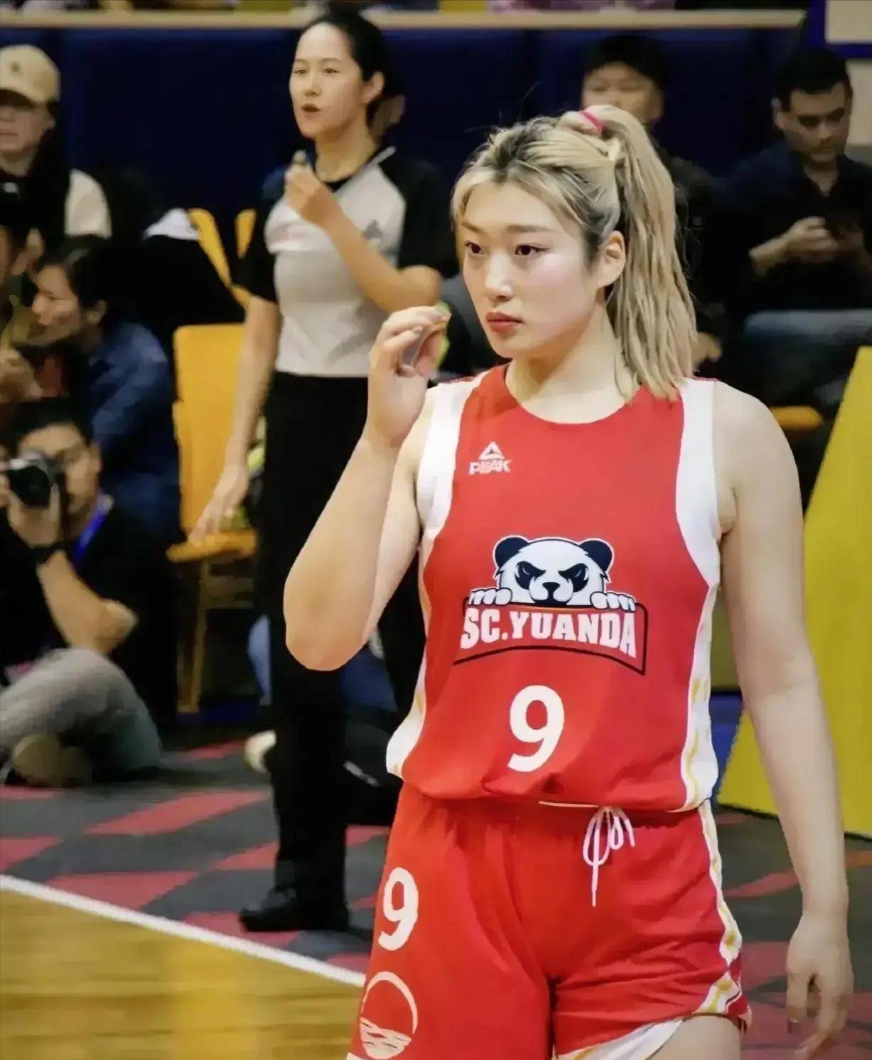 wcba- 武汉盛帆白鹤硬扛上半场 四川女篮三巨头展现统治力_王思雨