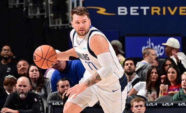 还真的让他刷成了历史第一!_东契奇_杜伦_球员