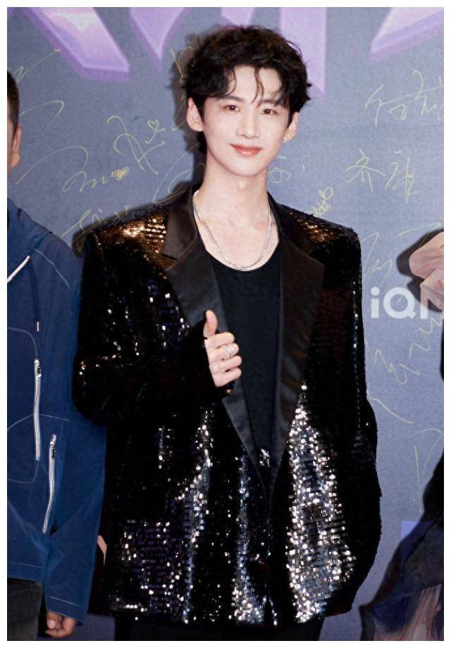 原创白敬亭章若楠神还原男帅女靓难哄场面路透曝光引热议