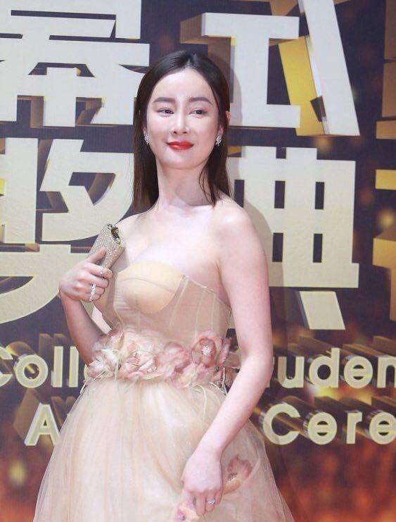 张乘乘回应网友质疑"得罪"张檬遭讽刺,张檬变美秘诀竟是取出假体?