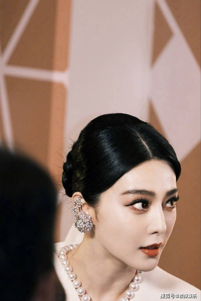 原创范冰冰罕晒与李英爱合照猛夸对方美貌两位美神合体超养眼