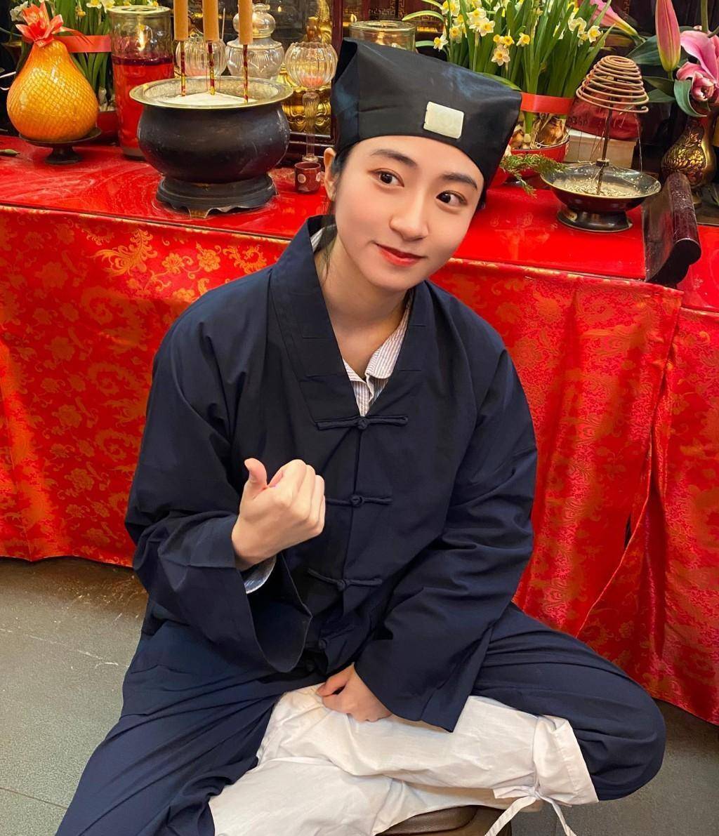 这位女道士品质极高,实属罕见. 一个女孩当女道士,实在是太难见了