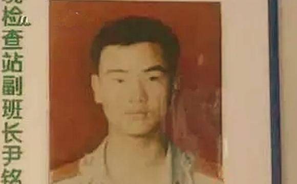 原创战士卧底遭遇黑吃黑身中16刀壮烈牺牲距离退伍只剩4个月