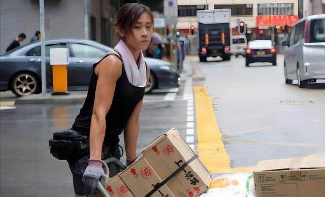 她看似平平无奇,背后却有着丰富的故事,朱芊佩的名字在各大网站上出现