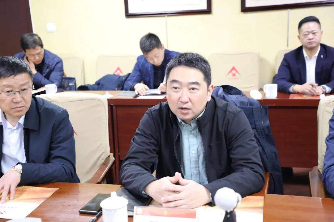 青岛西海岸新区副区长周诚率政府考察团一行莅临仁创科技集团考察