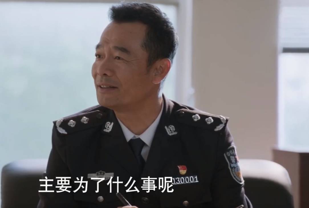 的的齐江市公安局长赵驰给人一种很深沉感觉,还时常使唤副局长金波