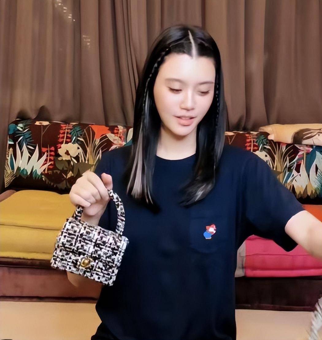 原创奚梦瑶35岁生日婆婆送亿元豪船下水仪式热闹非凡