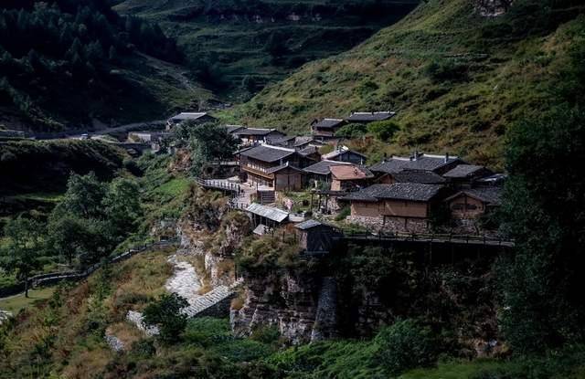 原创山西一奇特景区走红建在百米悬崖之上好似空中楼阁