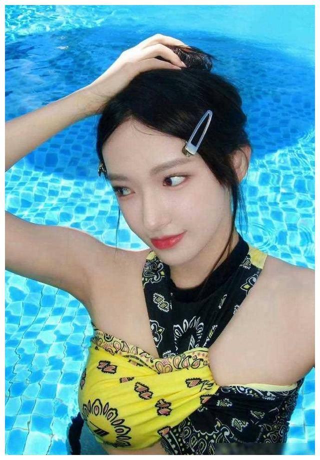 原创程潇度假美照泳装搭配惊艳让你心动不已