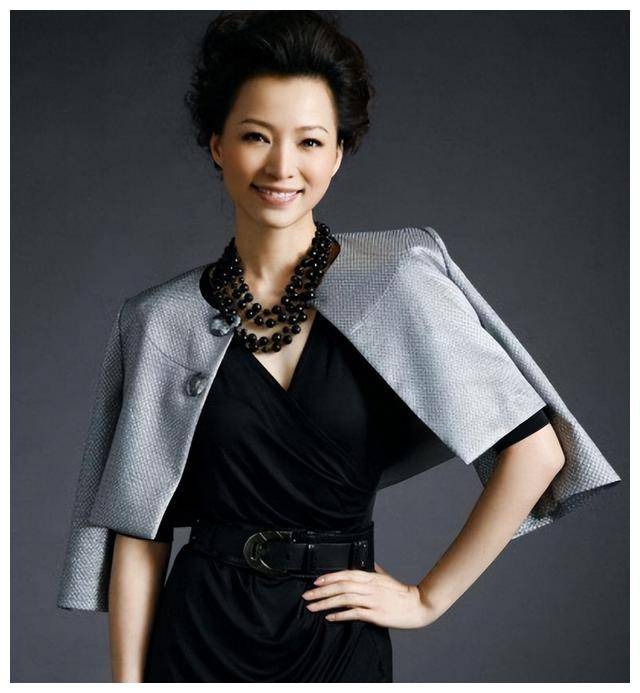 董卿儿子同框照曝光形象不佳引发热议春晚缺席原委解密