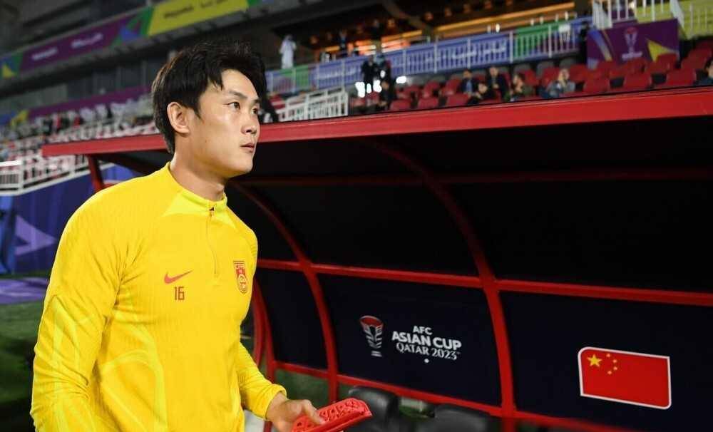 刚接手国足就弃用前任五大嫡系,将他们除名_徐新_谭龙_球迷